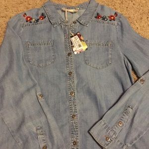 Girls miss me button up XL